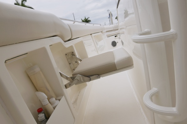 2018 Boston Whaler 38