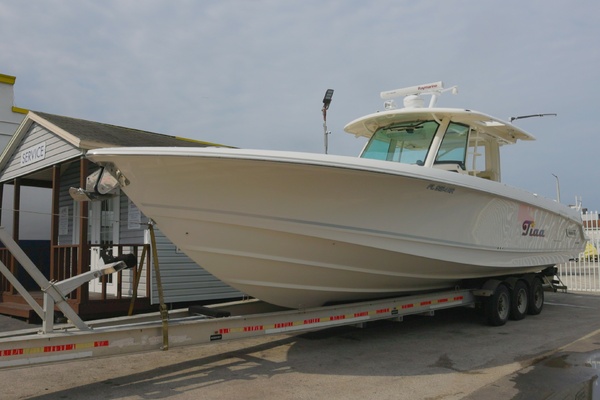 38FT (11.58M) BOSTON WHALER