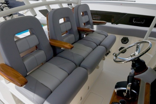 2018 Boston Whaler 38