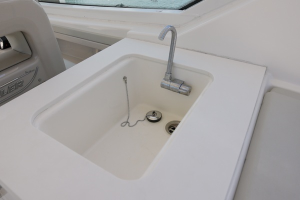 2024 Boston Whaler 28