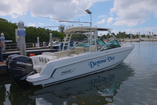 Photo of the 2014 Boston Whaler Vantage
