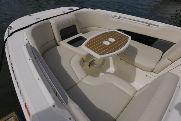 Photo of the 2014 Boston Whaler Vantage