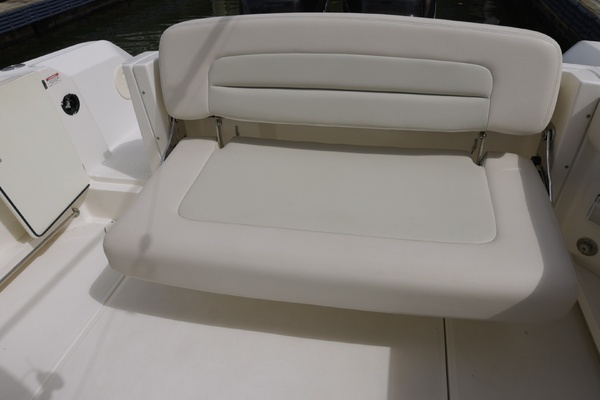 Photo of the 2014 Boston Whaler Vantage