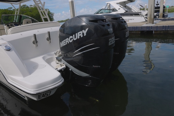 Photo of the 2014 Boston Whaler Vantage