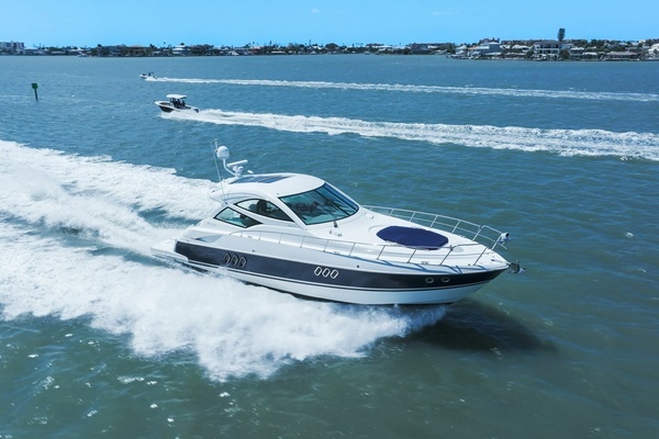 2012 Cruisers Yachts 54