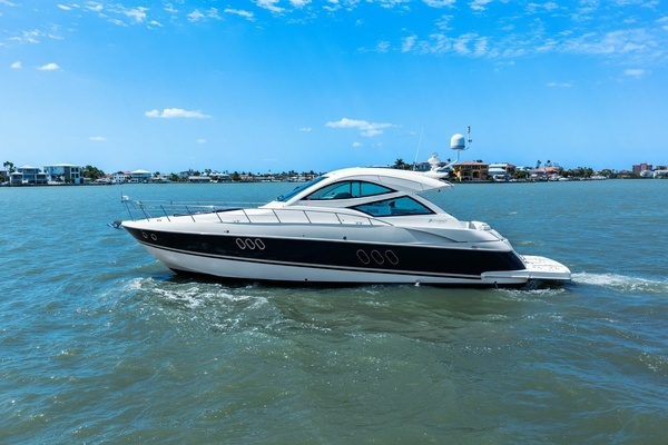2012 Cruisers Yachts 54