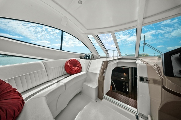 2012 Cruisers Yachts 54