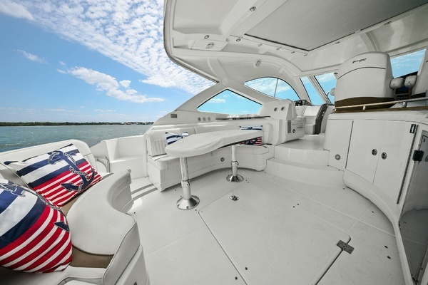 2012 Cruisers Yachts 54