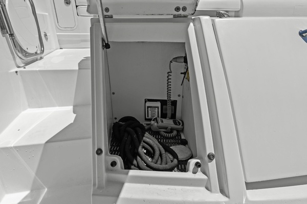 2012 Cruisers Yachts 54