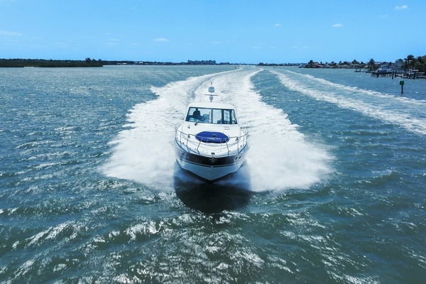 2012 Cruisers Yachts 54