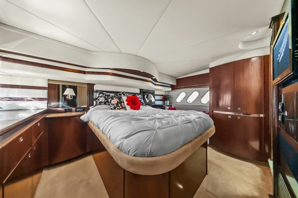 2012 Cruisers Yachts 54