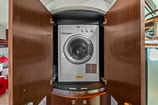 2012 Cruisers Yachts 54