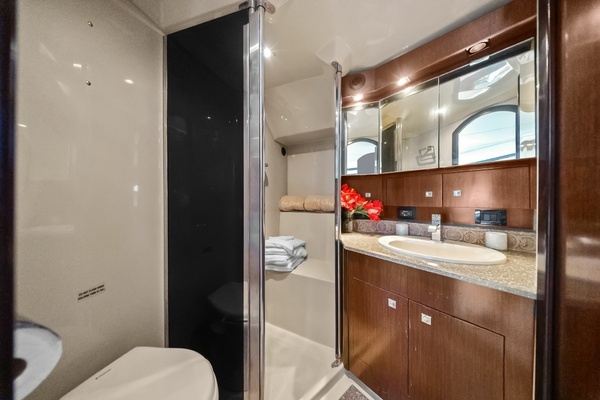 2012 Cruisers Yachts 54