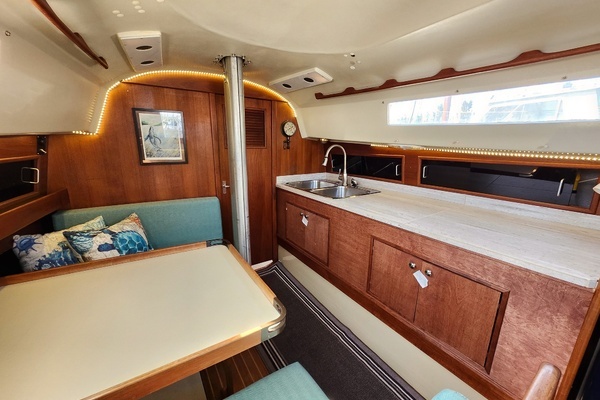 Photo of the 1982 C&C 30 "ESCAPE"