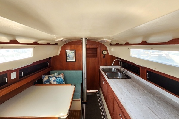 Photo of the 1982 C&C 30 "ESCAPE"