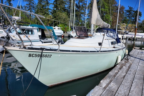 Photo of the 1982 C&C 30 "ESCAPE"