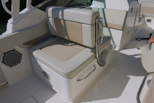 Photo of the 2022 Boston Whaler Vantage