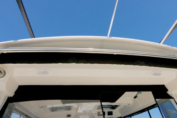 2023 Boston Whaler 32