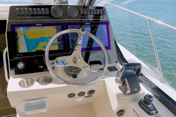 2023 Boston Whaler 32