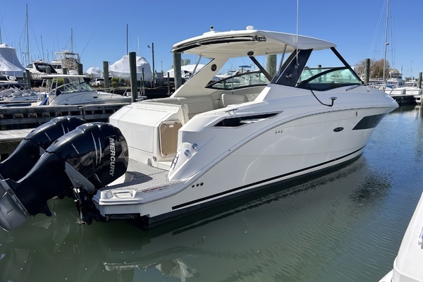 2021 Sea Ray 320 Sundancer