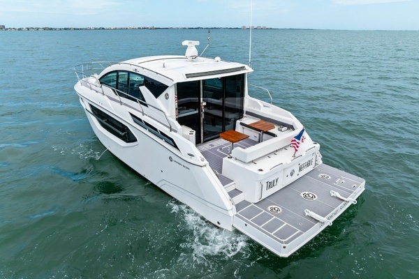 Cruisers Yachts 42 Cantius Yacht For Sale