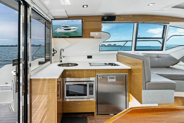 Cruisers Yachts 42 Cantius Yacht For Sale