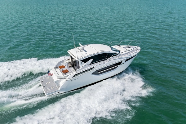 Cruisers Yachts 42 Cantius Yacht For Sale
