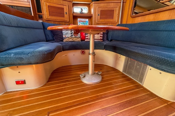 Photo of the 1993 Catalina 42 "Jolly Mon!"