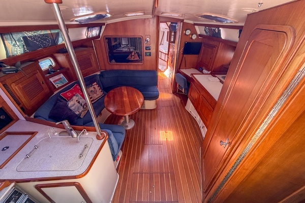 Photo of the 1993 Catalina 42 "Jolly Mon!"