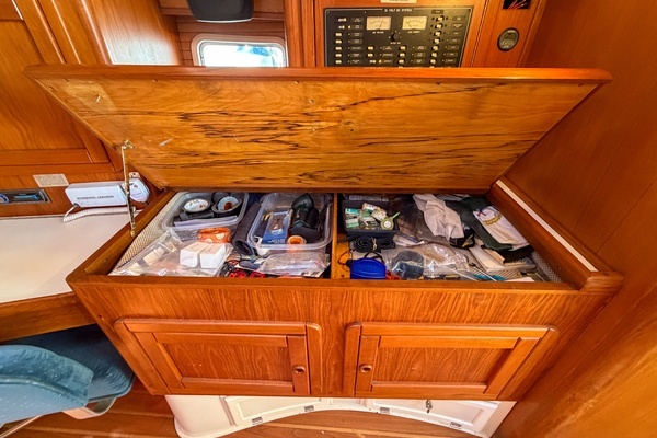 Photo of the 1993 Catalina 42 "Jolly Mon!"