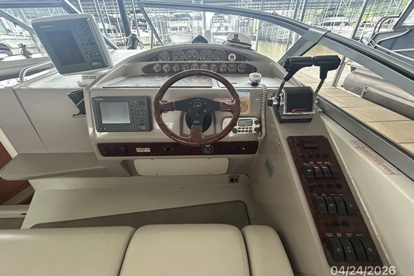 32' Regal helm3