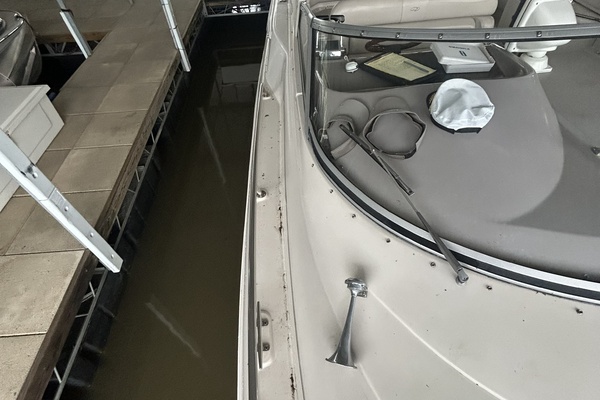 32' Regal starboard side deck