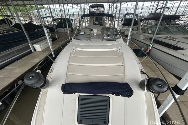 32' Regal foredeck aft