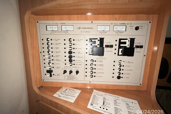 32' Regal electrical panel