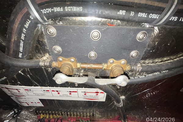 32' Regal fuel manifold
