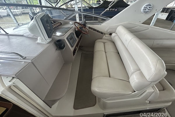 32' Regal helm2