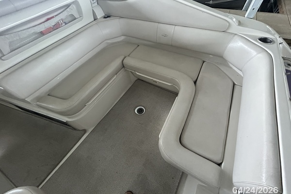 32' Regal aftdeck starboard seating1