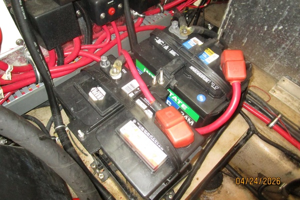 32' Regal battery bank2