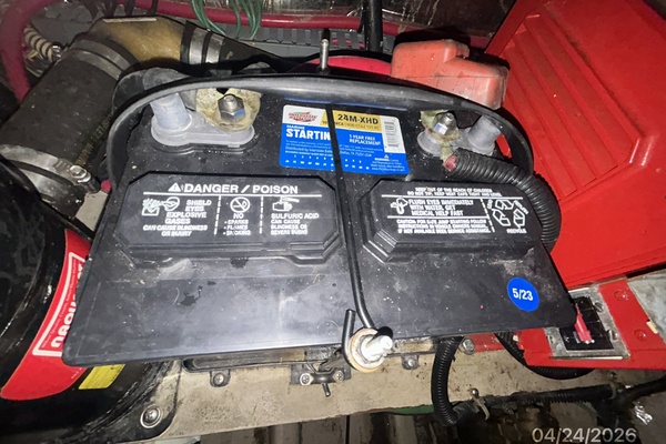 32' Regal battery bank1