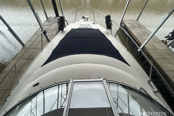 32' Regal foredeck1