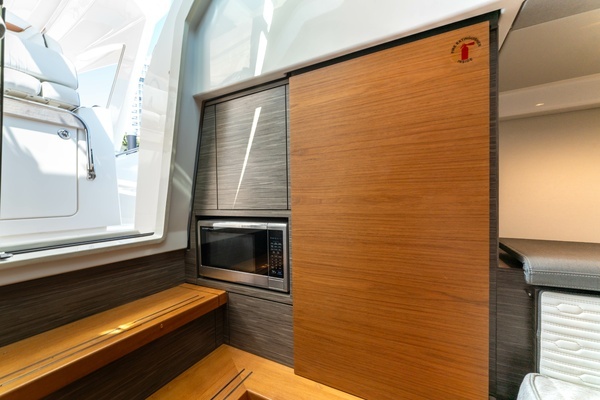 Tiara Yachts 38 LS Yacht For Sale