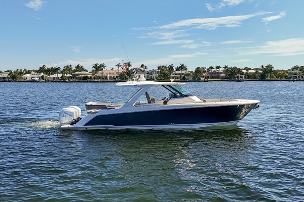 38-ft-Tiara Yachts-2020-38 LS-LA DOLCE VITA-Palm Beach Gardens Florida United States yacht for sale