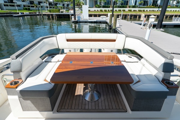 Tiara Yachts 38 LS Yacht For Sale