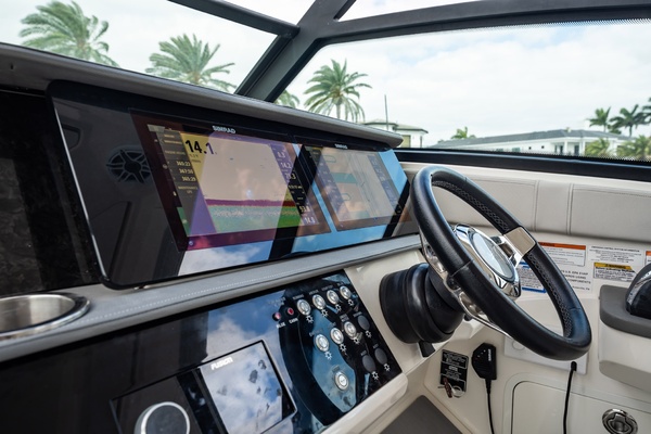MOJO 32ft Sea Ray Yacht For Sale