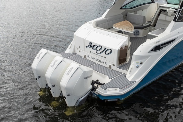 Photo of the 2021 Sea Ray Sundancer 320 Outboard "MOJO"