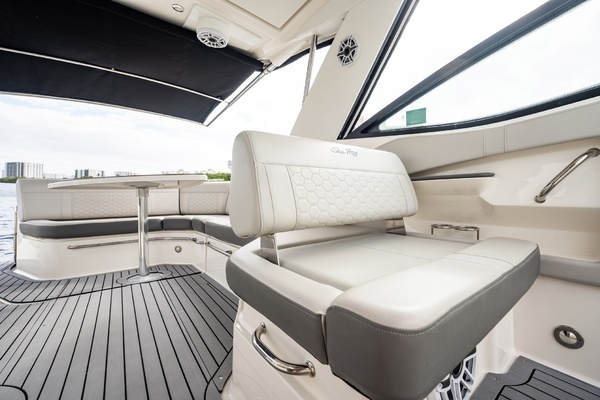 2021 Sea Ray 32