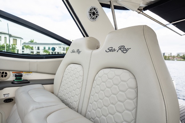 MOJO 32ft Sea Ray Yacht For Sale
