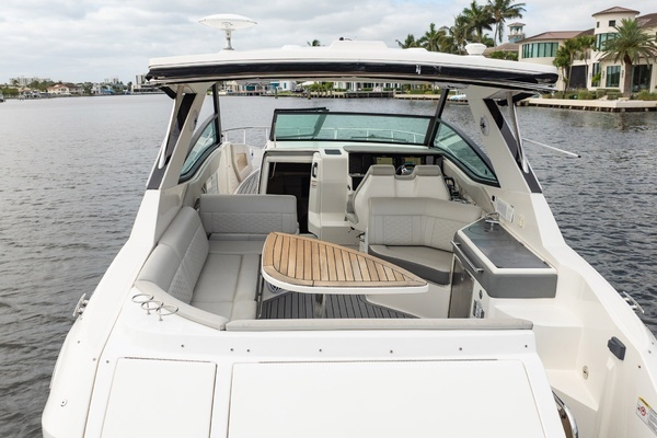 Photo of the 2021 Sea Ray Sundancer 320 Outboard "MOJO"