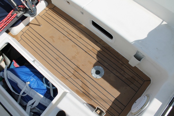 J/109 Shoal Draft with Carbon Spars