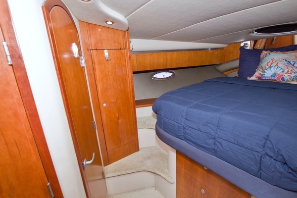 2008 Cruisers Yachts 42